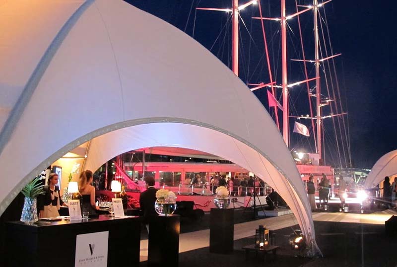 De Dome tent medium is een handig beursformaat en zowel indoor als outdoor te gebruiken